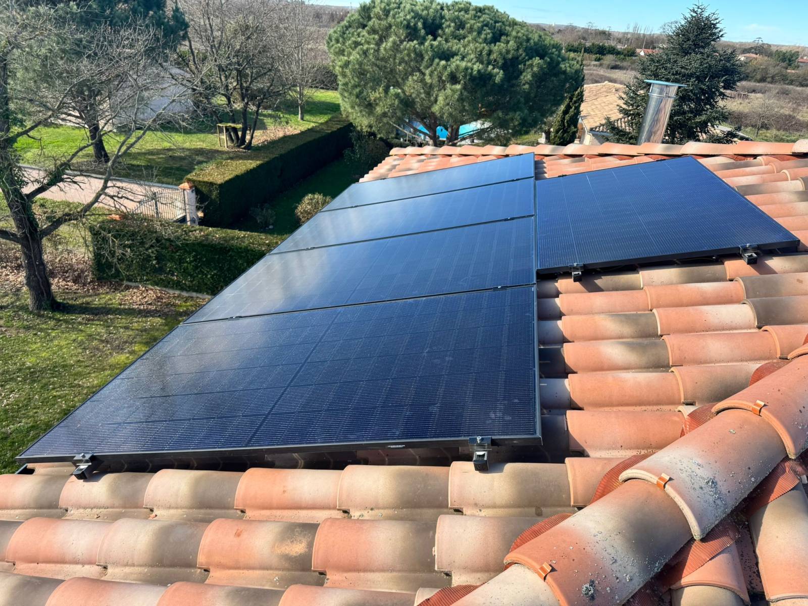 Pose et mise en service de 15 panneaux solaires de 7.5 Kwc avec batterie 100 Kw à Seysses près de Toulouse